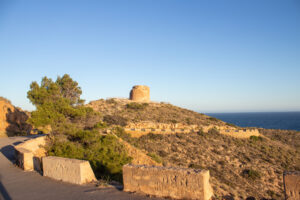 Torre vigía por Benidorm.